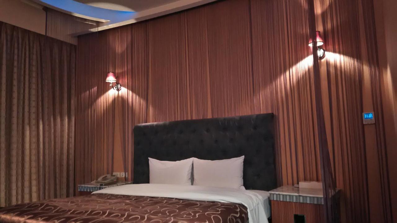 Michelle Motel Taichung Exteriör bild