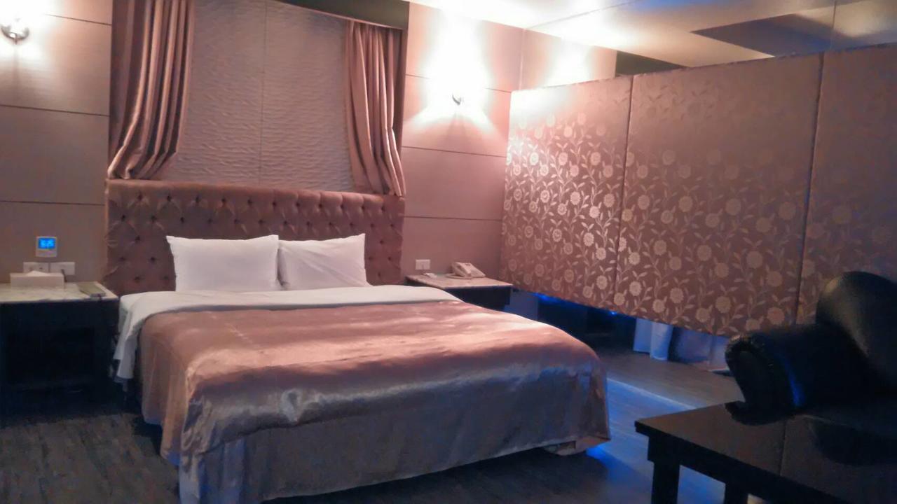 Michelle Motel Taichung Exteriör bild