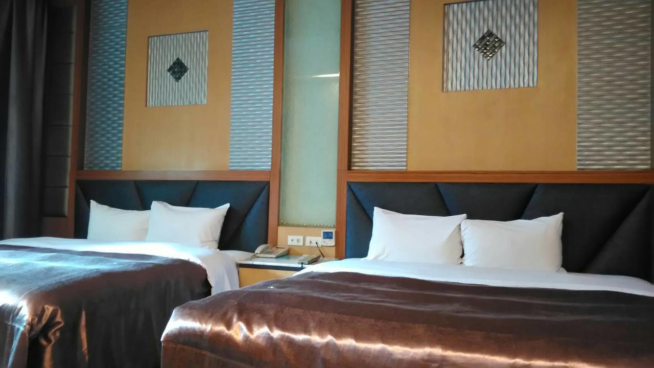 Michelle Motel Taichung Exteriör bild